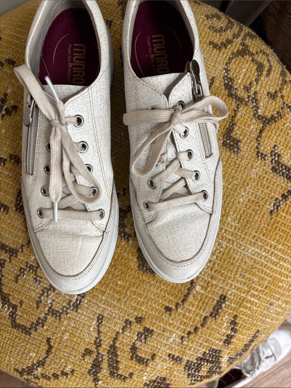 Munro Cream Linen-Textured Lace-Up Sneaker with Side Zipper 8 narrow.